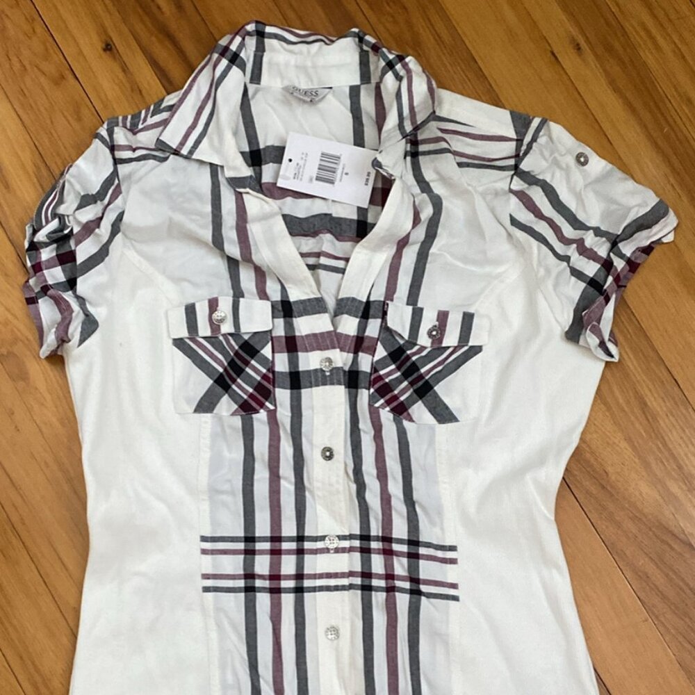 BNWT Guess button shirt size small